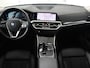 BMW 3-Serie 318i Sport Line | Carplay | Camera | Sportstoelen | Sfeerverlichting | Live Cockpit | Navigatie | Full LED | Half leder | Park Assist | Climate control | DAB | Cruise control | Bluetooth