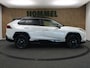 Toyota RAV4 2.5 Hybrid Style - ORIGINEEL NEDERLANDSE AUTO - BI-TONE - AFKOMSTIG VAN 1E EIGENAAR - NAVIGATIE -ELEKTRISCHE ACHTERKLEP - DRAADLOZE TELEFOONLADER -ELEKTRISCHE BESTUURDERSSTOEL - JBL AUDIO - CAMERA IN BINNENSPIEGEL - 360 GRADEN CAMERA - DODEHOEK DETECTIE - ALARM KLASSE 3 - BEARLOCK BEVEILIGING - THUISKOMER
