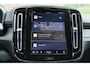 Volvo XC40 Recharge Twin Plus | Interieur voorverwarm installatie | 19 inch lichtmetalen velgen | Verwarmbaar stuurwiel | Verwarmbare voorstoelen | Semi-Elektrische trekhaak | Sfeerverlichting | Extra getint glas achter | Achteruitrijcamera