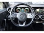 Mercedes-Benz A-klasse 180 Automaat! 5drs Business Solution AMG BJ2019 Lmv 18" | Led V+A | Pdc | Navi | Achteruitrijcamera | Virtual cockpit | Climate control | Cruise control | Sportstoelen | Sportstuur | Verwarmde voorstoelen | Zwarte hemel | Extra getint glas