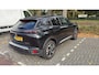 Peugeot e-2008 EV GT 50 kWh | LEDER | STOELVERWARMING | DEALER OH! | NAVI | CLIMA | CRUISE | CAMERA | PARK SEN V+A | PRACHTIGE STAAT!