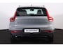 Volvo XC40 B4 Plus Dark - IntelliSafe Assist & Surround - Harman/Kardon audio - Parkeercamera achter - Verwarmde voorstoelen & stuur - Parkeersensoren voor & achter - Elektr. bedienb. voorstoelen met geheugen links - Draadloze tel. lader - Elektr. inklapbare trekhaak - 19' LMV