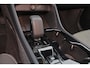Volvo XC40 B4 Plus Dark - IntelliSafe Assist & Surround - Harman/Kardon audio - Parkeercamera achter - Verwarmde voorstoelen & stuur - Parkeersensoren voor & achter - Elektr. bedienb. voorstoelen met geheugen links - Draadloze tel. lader - Elektr. inklapbare trekhaak - 19' LMV
