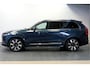 Volvo XC90 2.0 T8 AWD 335kW/455pk Aut8 Recharge Long Range Ultimate Bright LUCHTVERING + PANORAMADAK + HARMAN/KARDON + STOELVERWARMING V&A + STUURVERWARMING + STOELVENTILATIE + ADAPT.CRUISE + BLIS + GOOGLE DASH&SERVICES + 360 CAMERA + PARKSENSOREN + 21" LM-VELGEN!!