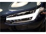 Volvo XC90 2.0 T8 AWD 335kW/455pk Aut8 Recharge Long Range Ultimate Bright LUCHTVERING + PANORAMADAK + HARMAN/KARDON + STOELVERWARMING V&A + STUURVERWARMING + STOELVENTILATIE + ADAPT.CRUISE + BLIS + GOOGLE DASH&SERVICES + 360 CAMERA + PARKSENSOREN + 21" LM-VELGEN!!