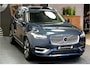 Volvo XC90 2.0 T8 AWD 335kW/455pk Aut8 Recharge Long Range Ultimate Bright LUCHTVERING + PANORAMADAK + HARMAN/KARDON + STOELVERWARMING V&A + STUURVERWARMING + STOELVENTILATIE + ADAPT.CRUISE + BLIS + GOOGLE DASH&SERVICES + 360 CAMERA + PARKSENSOREN + 21" LM-VELGEN!!