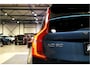 Volvo XC90 2.0 T8 AWD 335kW/455pk Aut8 Recharge Long Range Ultimate Bright LUCHTVERING + PANORAMADAK + HARMAN/KARDON + STOELVERWARMING V&A + STUURVERWARMING + STOELVENTILATIE + ADAPT.CRUISE + BLIS + GOOGLE DASH&SERVICES + 360 CAMERA + PARKSENSOREN + 21" LM-VELGEN!!