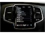 Volvo XC90 2.0 T8 AWD 335kW/455pk Aut8 Recharge Long Range Ultimate Bright LUCHTVERING + PANORAMADAK + HARMAN/KARDON + STOELVERWARMING V&A + STUURVERWARMING + STOELVENTILATIE + ADAPT.CRUISE + BLIS + GOOGLE DASH&SERVICES + 360 CAMERA + PARKSENSOREN + 21" LM-VELGEN!!