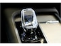 Volvo XC90 2.0 T8 AWD 335kW/455pk Aut8 Recharge Long Range Ultimate Bright LUCHTVERING + PANORAMADAK + HARMAN/KARDON + STOELVERWARMING V&A + STUURVERWARMING + STOELVENTILATIE + ADAPT.CRUISE + BLIS + GOOGLE DASH&SERVICES + 360 CAMERA + PARKSENSOREN + 21" LM-VELGEN!!