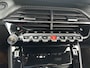 Peugeot e-2008 EV GT Pack 50 kWh | Accustaat 93% | Navigatie | Stoelverwarming | Alcantara interieur | Apple en Android | Two tone lak