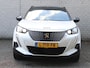 Peugeot e-2008 EV GT Pack 50 kWh | Accustaat 93% | Navigatie | Stoelverwarming | Alcantara interieur | Apple en Android | Two tone lak