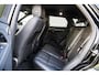 Land Rover Range Rover Evoque 2.0 P200 AWD R-Dynamic HSE | Facelift | Black Pack | Leder | Trekhaak | 20 inch |