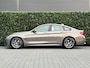 BMW 4-Serie Gran Coupe 440i High Executive, M PAKKET, FACELIFT, ORIGINEEL NEDERLANDS, NAP, PANO, H/K, VIRTUAL, LEDER, CRUISE, NAVI, HUD, MEMORY, DODEHOEK, VERWARMDE VOORSTOELEN/ACHTERBANK, Champagner Quarz