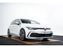 Volkswagen Golf 2.0 TSI GTI Head up - Harman Kardon - Sportstoelen - Adaptieve onderstelregeling - Achteruitrijcamera - Parkeersensoren voor/achter - Winterpakket - Koplampverlichting LED - Getinte Ruiten -