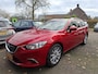 Mazda 6 Sportbreak 2.0 HP TS+ automaat. Boekjes aanwezig. Navi, cruise, parkeersensoren, stoelverwarming, etc. Prijs incl garantie
