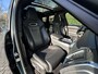 Land Rover Range Rover Sport P575 SVR Carbon Edition, SV BESPOKE SATIN, VOLLEDIG PPF, PANORAMADAK, SCHAALSTOELEN, MERIDIAN, 360-CAMERA, CRUISE, HUD, KEYLESS, DODEHOEK, STOELVERWARMING/VENTILATIE, STUURVERWARMING, LICHTMETAAL 22"
