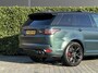 Land Rover Range Rover Sport P575 SVR Carbon Edition, SV BESPOKE SATIN, VOLLEDIG PPF, PANORAMADAK, SCHAALSTOELEN, MERIDIAN, 360-CAMERA, CRUISE, HUD, KEYLESS, DODEHOEK, STOELVERWARMING/VENTILATIE, STUURVERWARMING, LICHTMETAAL 22"