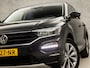 Volkswagen T-Roc 1.0 TSI Sport (STOELVERWARMING, TREKHAAK, GETINT GLAS, SPORTSTOELEN, PARKEERSENSOREN, ARMSTEUN, BLUETOOTH, NIEUWSTAAT)