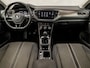 Volkswagen T-Roc 1.0 TSI Sport (STOELVERWARMING, TREKHAAK, GETINT GLAS, SPORTSTOELEN, PARKEERSENSOREN, ARMSTEUN, BLUETOOTH, NIEUWSTAAT)