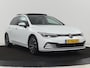 Volkswagen Golf 1.0 eTSI Life Business | Panoramadak | Matrix LED | Camera | Stoelverwarming | Massage | Carplay | Adaptive cruise | Park Assist | Sfeerverlichting | Navigatie | Side Assist | Stuurverwarming