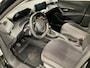 Peugeot 2008 1.2 PureTech Active Pack Stoelverwarming | Afneembare Trekhaak | Carplay | Parkeersensoren | Cruise Control | Climate Control | 16" Lichtmetaal | Airco (automatisch) | Cruise control | DAB ontvanger