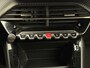 Peugeot 2008 1.2 PureTech Active Pack Stoelverwarming | Afneembare Trekhaak | Carplay | Parkeersensoren | Cruise Control | Climate Control | 16" Lichtmetaal | Airco (automatisch) | Cruise control | DAB ontvanger