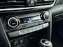 Hyundai Kona 1.6 GDI HEV Premium | Leer | Stoel + stuurverwarming | Trekhaak | Stoelventilatie | 18" Lm-wielen |
