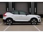 Volvo EX40 Single Motor Extended Range Ultra 82 kWh | Verwarmbare voorstoelen | Verwarmbaar stuurwiel | Panorama dak | Rondom zicht camera | 19 inch Lichtmetalen velgen | Semi elektrische trekhaak | Alarmklasse 3