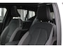 Volvo EX40 Single Motor Extended Range Ultra 82 kWh | Verwarmbare voorstoelen | Verwarmbaar stuurwiel | Panorama dak | Rondom zicht camera | 19 inch Lichtmetalen velgen | Semi elektrische trekhaak | Alarmklasse 3