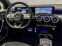 Mercedes-Benz A-klasse 200 Premium Plus AMG Automaat 164Pk (APPLE CARPLAY, PANORAMADAK, SFEERVERLICHTING, STOELVERWARMING, CAMERA, SPORTSTOELEN, NIEUWE APK, NIEUWSTAAT)