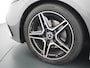 Mercedes-Benz A-klasse 200 AMG Line FACELIFT | 163PK | Night-pakket | Panoramadak | Ambienteverlichting | Dodehoek | Mountaingrau | Rijklaar + 12 mnd BOVAG garantie