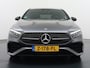 Mercedes-Benz A-klasse 200 AMG Line FACELIFT | 163PK | Night-pakket | Panoramadak | Ambienteverlichting | Dodehoek | Mountaingrau | Rijklaar + 12 mnd BOVAG garantie