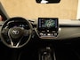 Toyota Corolla 1.8 Hybrid Active Plus APPLE CARPLAY/ANDROID AUTO - ADAPTIEVE CRUISE CONTROL - PARKEERSENSOREN VOOR - ACHTERUITRIJ CAMERA - NAVIGATIE - CLIMATE CONTROL - DRAADLOZE TELEFOONLADER