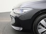 Volkswagen Passat Variant 1.5eTSI/150PK DSG · Navigatie · Camera · Stoel- & stuurverwarming · Apple/Android Car Play · Garantie tot mei 2026