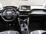 Peugeot 2008 SUV Allure 130pk | Achteruitrijcamera | Navigatie | 17" Lichtmetalen Velgen
