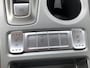 Hyundai Kona Electric EV Premium 64 kWh / Navigatie / Adaptieve Cruise Control / Stoelverwarming en stoelverkoeling / Boekjes / Climate Control /