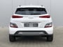 Hyundai Kona Electric EV Premium 64 kWh / Navigatie / Adaptieve Cruise Control / Stoelverwarming en stoelverkoeling / Boekjes / Climate Control /