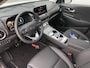 Hyundai Kona Electric EV Premium 64 kWh / Navigatie / Adaptieve Cruise Control / Stoelverwarming en stoelverkoeling / Boekjes / Climate Control /
