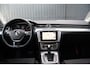 Volkswagen Passat 1.5 TSI Comfortline Business AUTOMAAT - NAVIGATIE - TREKHAAK