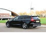 Volvo V60 2.0 T8 Ultra Dark Plug-in Hybrid AWD R-Line 455Pk Aut Full Options Panoramadak 1e eigenaar Trekhaak Camera Nieuw Staat