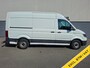 Volkswagen Crafter 35 2.0TDI L3H3 3-Persoons Navi Airco Cruise Control Verwarmbare Voorruit Regensensor Pdc Schuifdeur Betonplex vloer Wandbetimmering Highline Euro 6 Diverse beschadigingen rondom