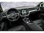 Volvo V60 2.0 T6 Plug-in hybrid AWD Essential | Sport Pack | Driver Assist | Climate | Donker Glas | 19" | Park Assist Voor en Achter |