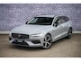 Volvo V60 2.0 T6 Plug-in hybrid AWD Essential | Sport Pack | Driver Assist | Climate | Donker Glas | 19" | Park Assist Voor en Achter |