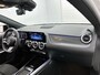 Mercedes-Benz GLA 250 e AMG Plug-In Hybride AMG Line | Night Pakket | Trekhaak | Panorama Schuif Kanteldak | 20 Inch AMG Velgen | Dodehoek Assist | Stuur en Stoelverwarming. Inclusief 24 maanden MB Certified garantie voor Europa.