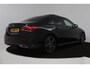 Mercedes-Benz A-klasse 200 Business Solution AMG (PANORAMADAK, STOELVERWARMING, ACHTERUITRIJCAMERA, SFEERVERLICHTING)