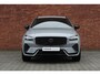 Volvo XC60 T6 Plug-in hybrid AWD Plus Black Edition | Luchtvering | 360 graden camera | Head-up display | Stoelverwarming/verkoeling voor | Panoramisch dak met schuif-/kantel functie | Harman Kardon geluidsinstallatie | Elektrisch verstelbare stoelen voor/achter | 21'' Lichtmetalen velgen | Verwarmbaar stuurwiel |
