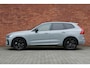 Volvo XC60 T6 Plug-in hybrid AWD Plus Black Edition | Luchtvering | 360 graden camera | Head-up display | Stoelverwarming/verkoeling voor | Panoramisch dak met schuif-/kantel functie | Harman Kardon geluidsinstallatie | Elektrisch verstelbare stoelen voor/achter | 21'' Lichtmetalen velgen | Verwarmbaar stuurwiel |