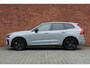 Volvo XC60 T6 Plug-in hybrid AWD Plus Black Edition | Luchtvering | 360 graden camera | Head-up display | Stoelverwarming/verkoeling voor | Panoramisch dak met schuif-/kantel functie | Harman Kardon geluidsinstallatie | Elektrisch verstelbare stoelen voor/achter | 21'' Lichtmetalen velgen | Verwarmbaar stuurwiel |
