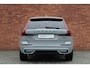 Volvo XC60 T6 Plug-in hybrid AWD Plus Black Edition | Luchtvering | 360 graden camera | Head-up display | Stoelverwarming/verkoeling voor | Panoramisch dak met schuif-/kantel functie | Harman Kardon geluidsinstallatie | Elektrisch verstelbare stoelen voor/achter | 21'' Lichtmetalen velgen | Verwarmbaar stuurwiel |
