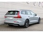 Volvo V60 2.0 T6 Plug-in hybrid AWD Plus Dark | Trekhaak | Open Grid Textiel | Visual Park Assist | Premium Audio by Harman Kardon | Preconditioning | Keyless | Google Maps | Google Assistant | Verwarmbare voorruit | 18" | Elektrische achterklep | Elektrisch verstelbare voorstoelen | Stoelverwarming voor en achter | Adaptieve Cruise Control | Pilot Assist | Blis